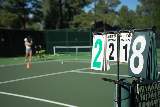 テニスの練習風景